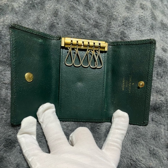 AUTHENTIC LV TAIGA LEATHER 6 KEY HOLDER KEY CASE - Picture 2 of 4